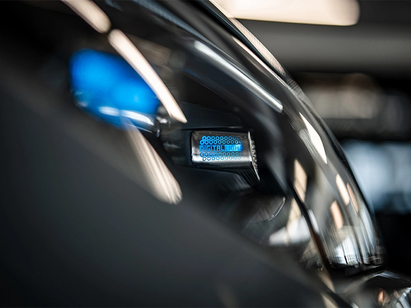 Detalfoto van het digital light in de Mercedes-Benz EQE SUV
