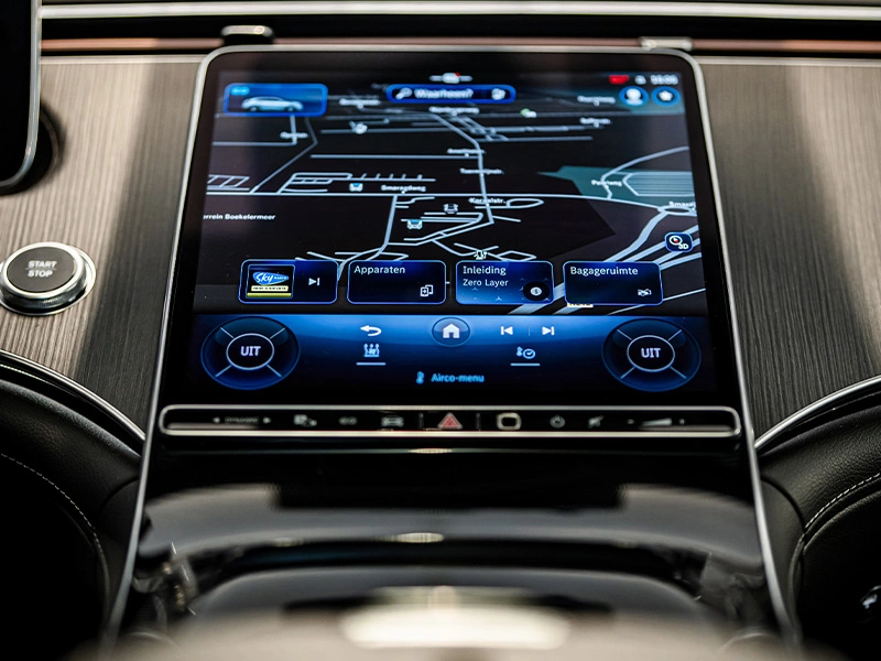 Detailfoto van het hyperscreen display in de Mercedes-Benz EQE SUV