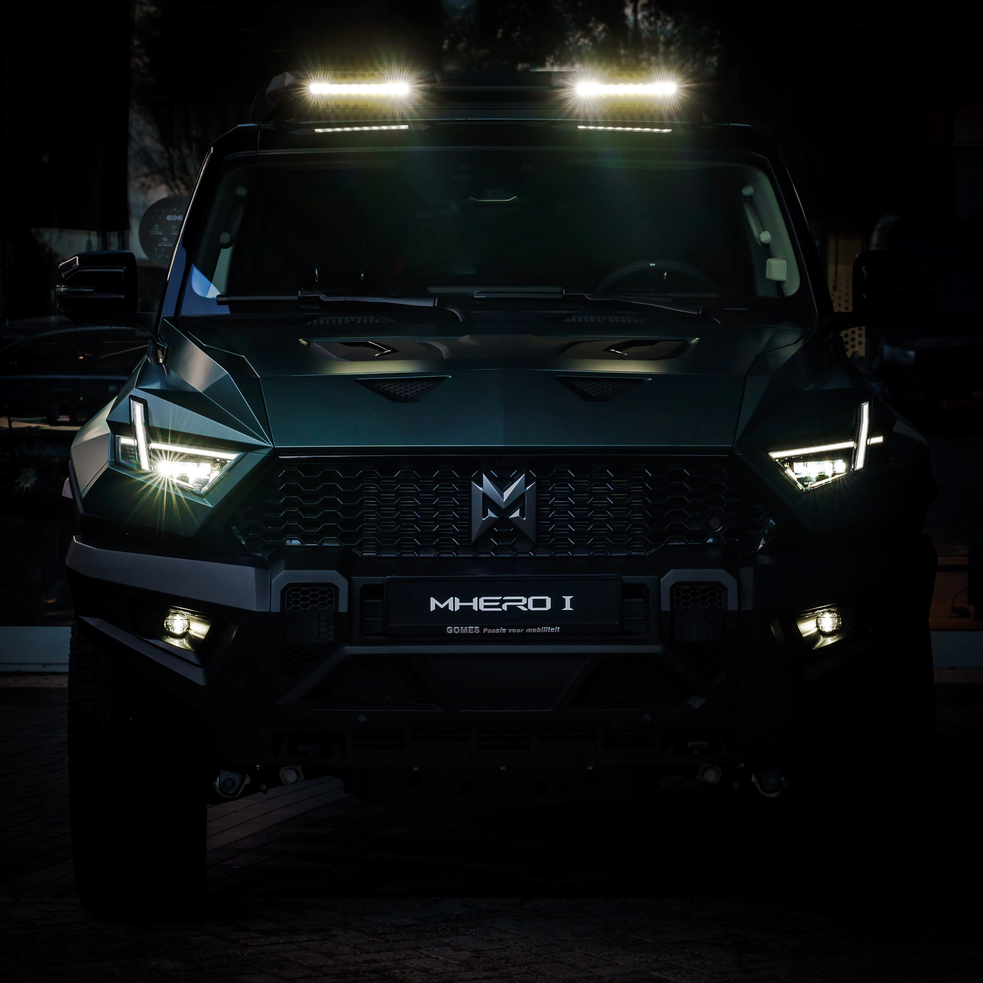 MHERO, SUV vooraanzicht