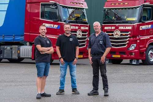 Foto van de aflevering van een Mercedes-Benz Actros truck aan Transportbedrijf Beets