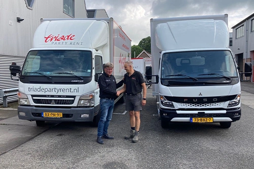 Foto van de aflevering van een FUSO aan Triade Party Rent BV