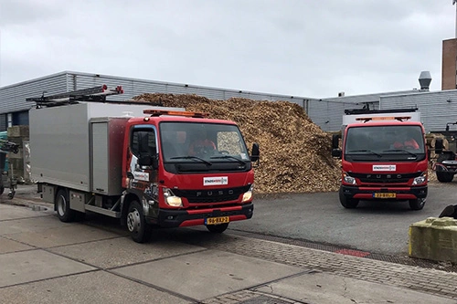 Foto van de aflevering van FUSO Canter trucks aan Stadwerk072