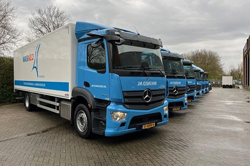Foto van de aflevering van Mercedes-Benz Actros trucks aan Wasned