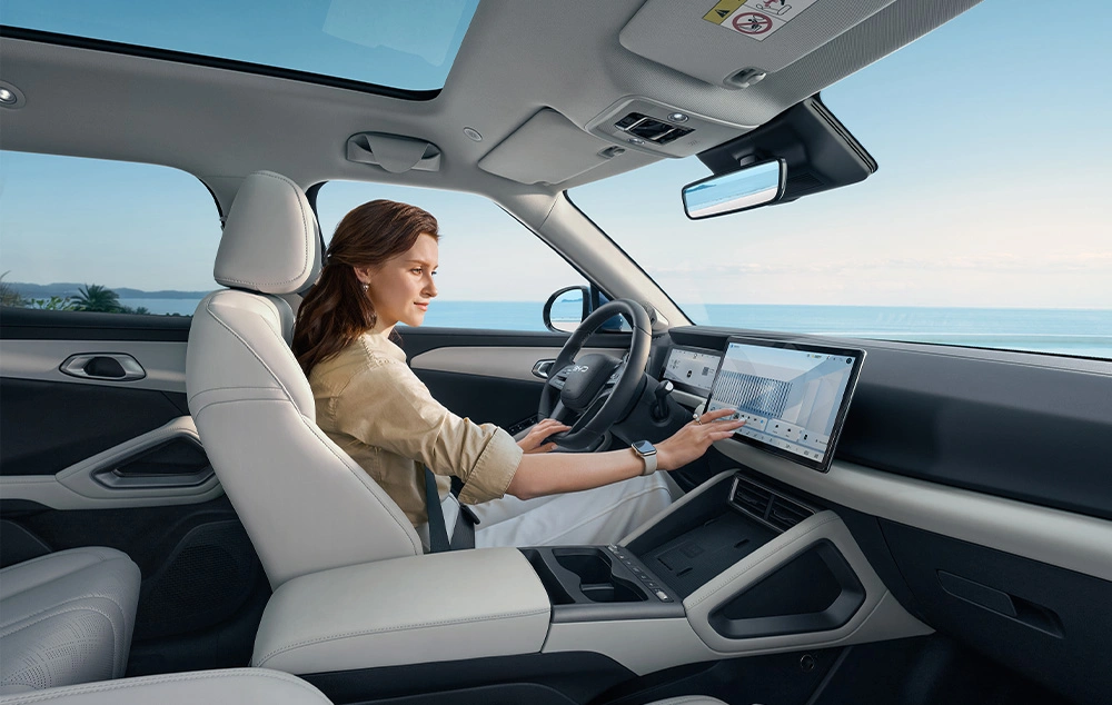 BYD ATTO 2 Interieur Bediening binnen handbereik Gomes
