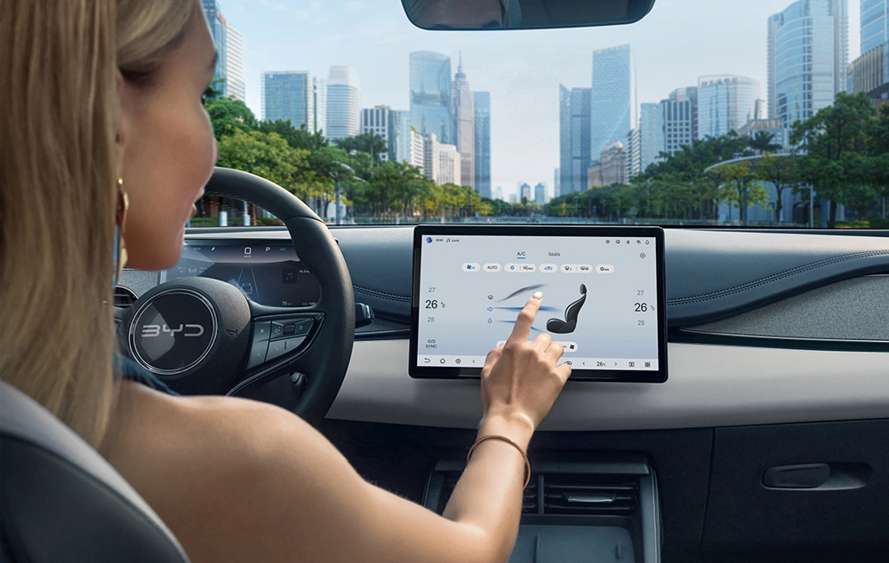 BYD SEALION Interieur 15,6 inch draaibaar touchscreen Gomes