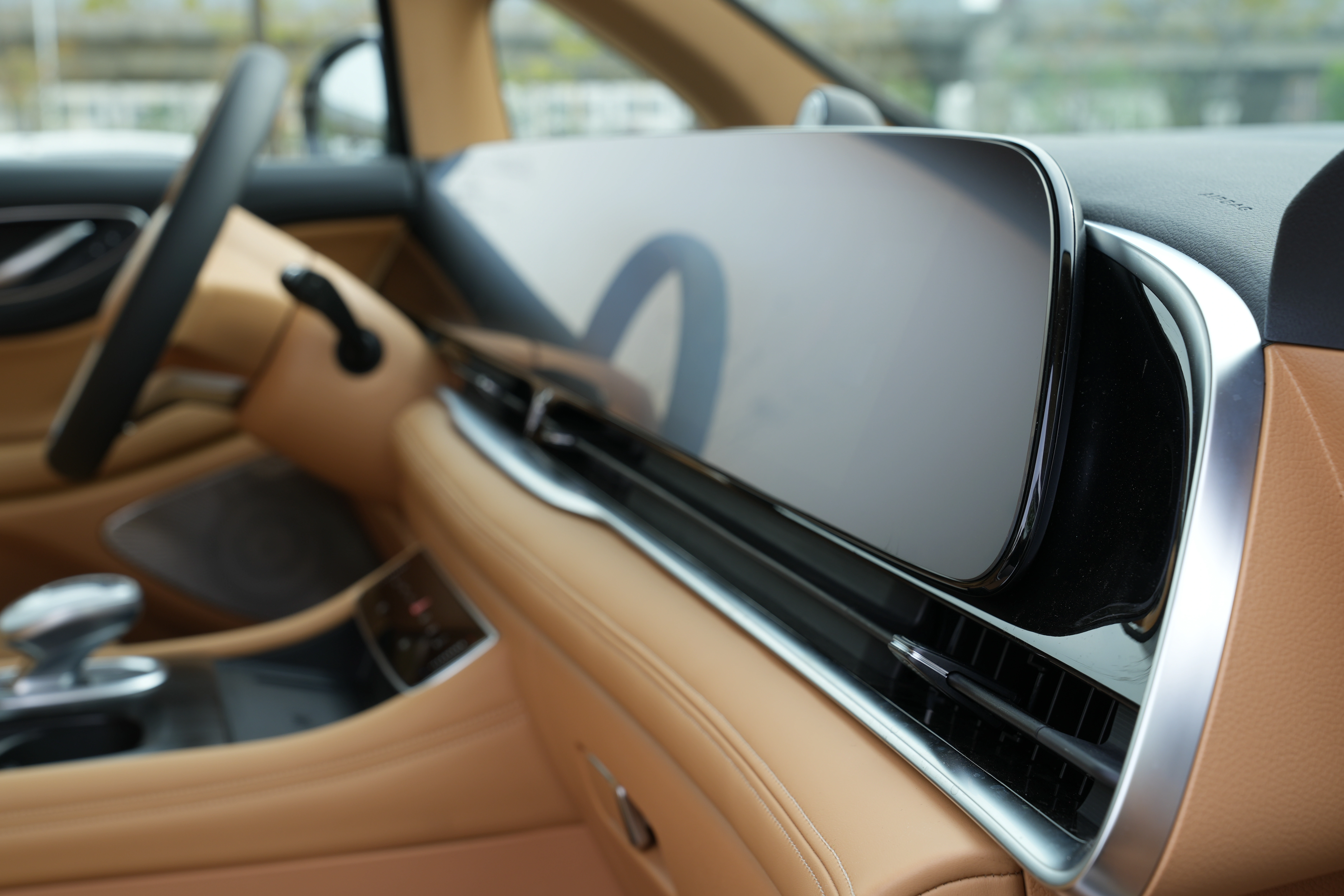 Detailfoto op het licht in het interieur van de VOYAH Free in zwarte uitvoering