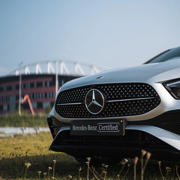 Detailfoto van de voorkant van een Mercedes-Benz A-Klasse Limousine