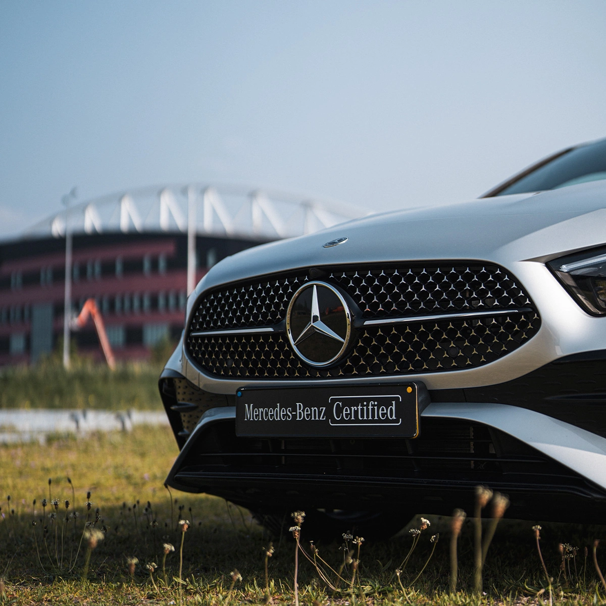 Detailfoto van het frontaanzicht van een Mercedes-Benz A-Klasse Limousine