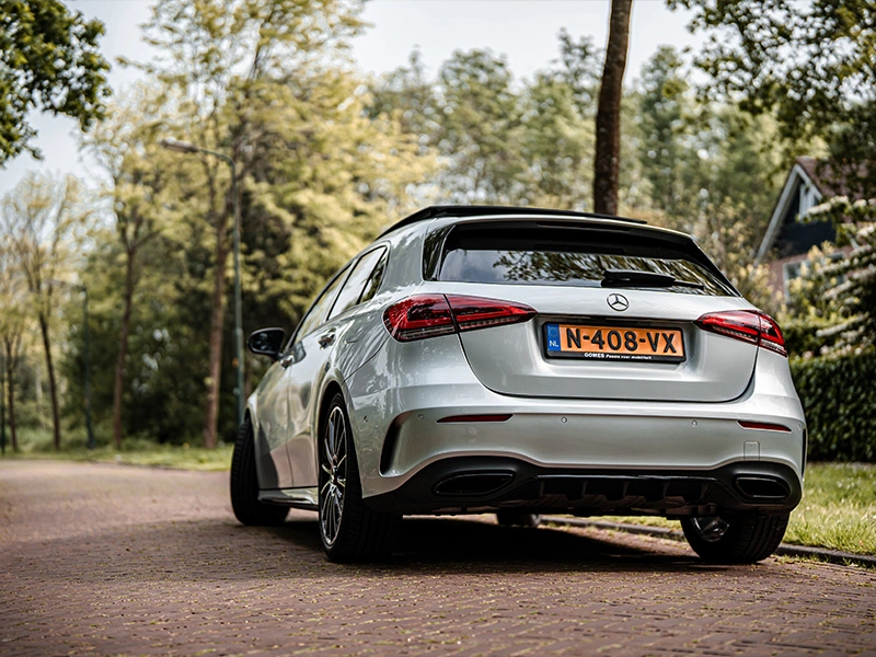 Foto van het achteraanzicht van een Mercedes-Benz A-Klasse Hatchback