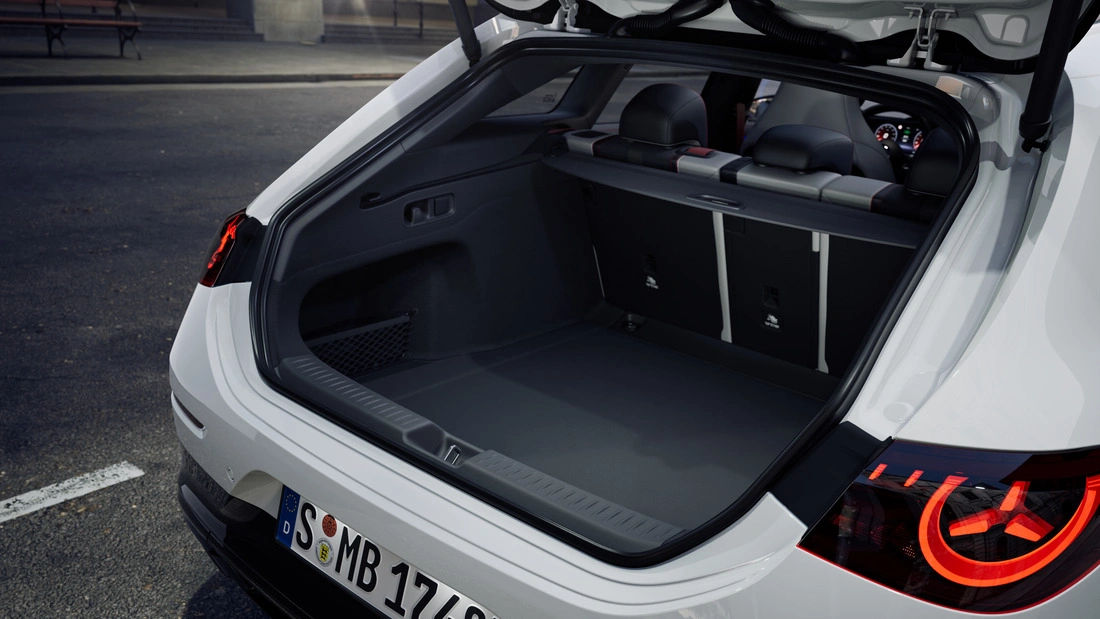 Bagageruimte en Frunk elektrische CLA Shooting Brake