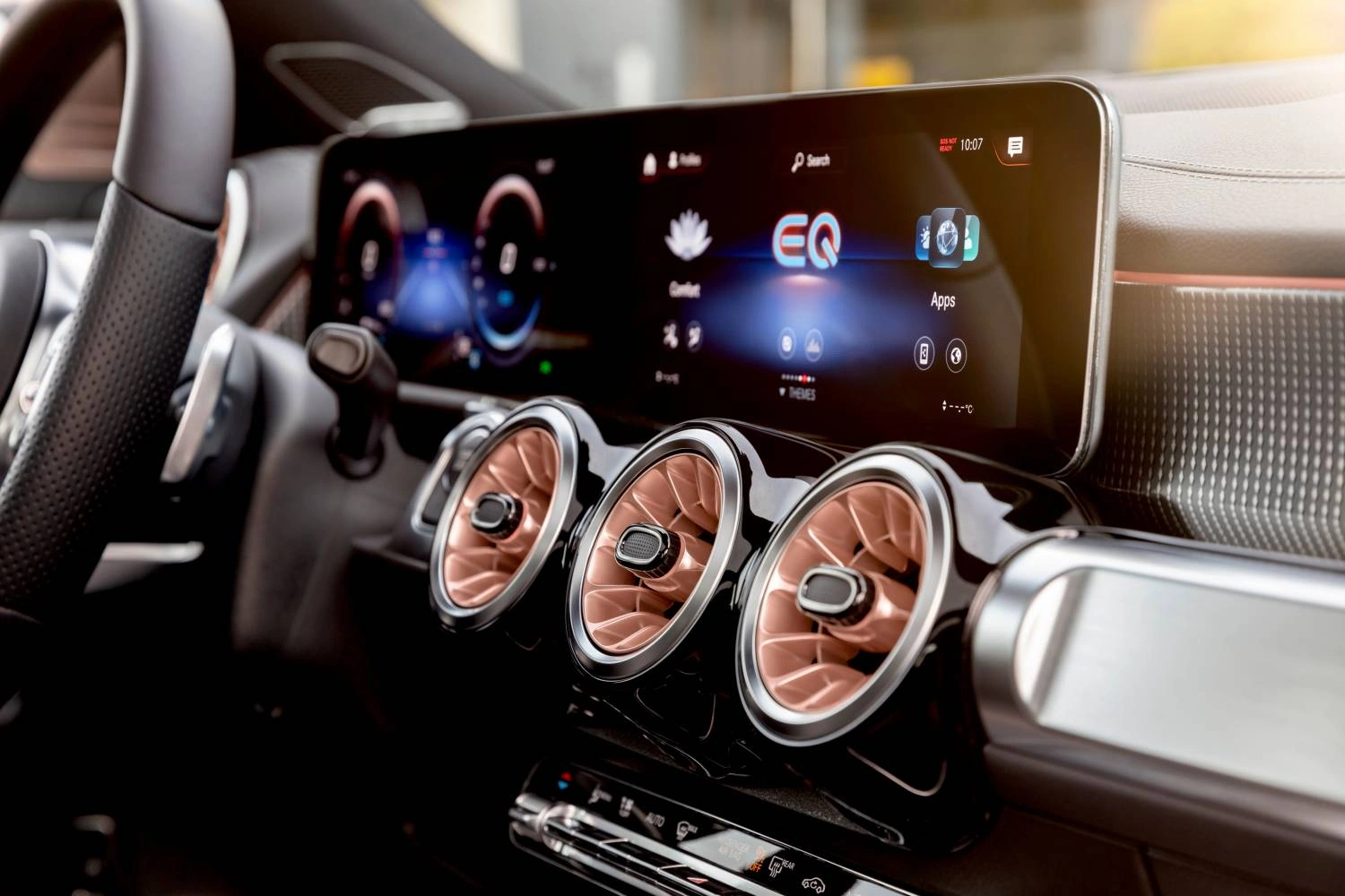 Detailfoto van het Burmester 3D surround sound system in de Mercedes-Benz EQE SUV