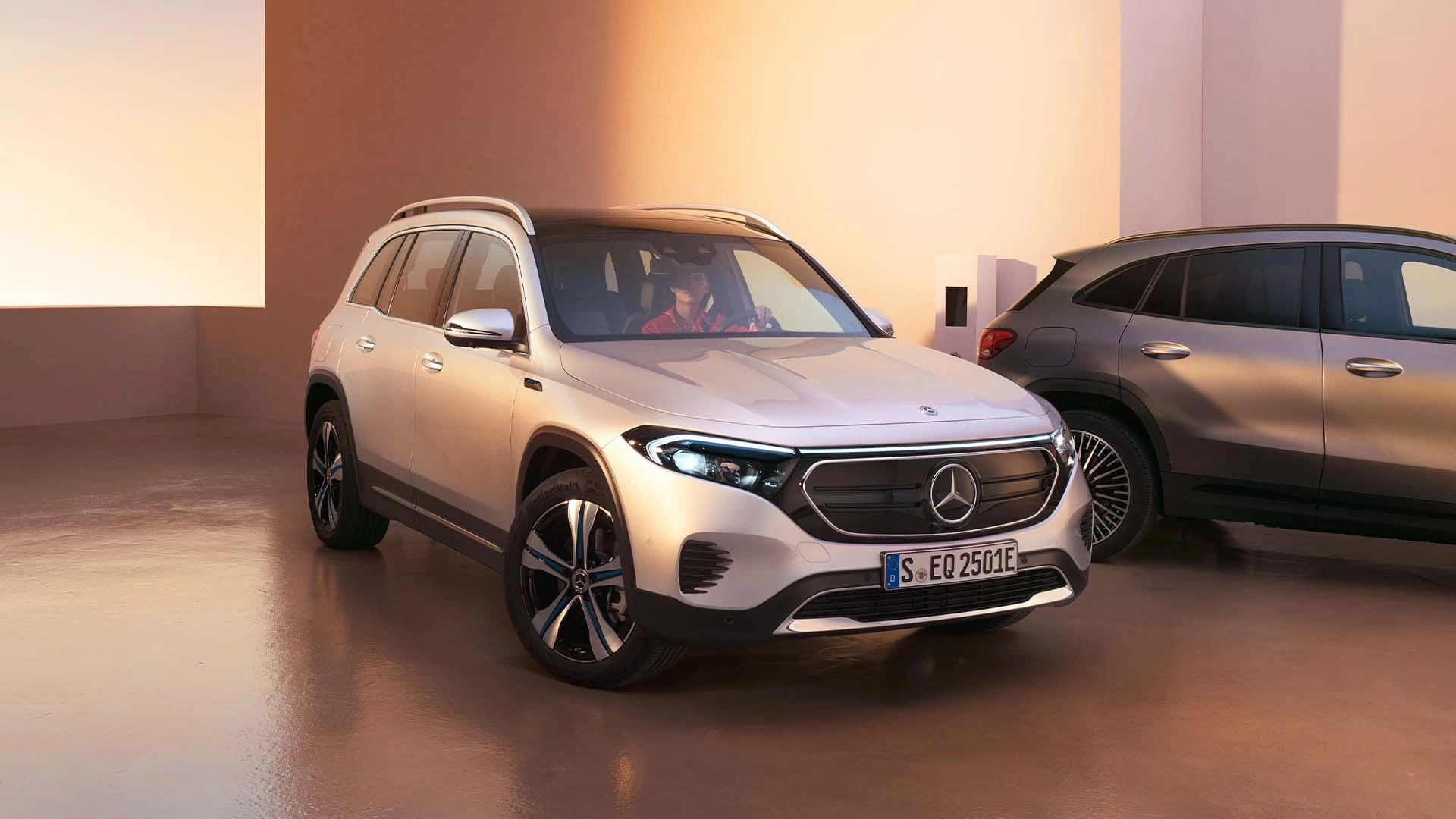 Detailfoto van het hyperscreen display in de Mercedes-Benz EQE SUV