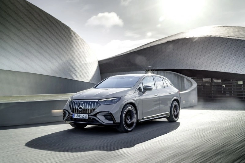 EQE SUV