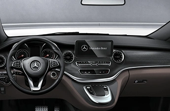 Detailfoto van het Burmester 3D surround sound system in de Mercedes-Benz EQE SUV