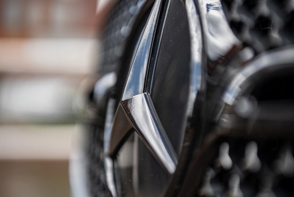Detailfoto van de ster op de gril op de Mercedes-Benz GLC