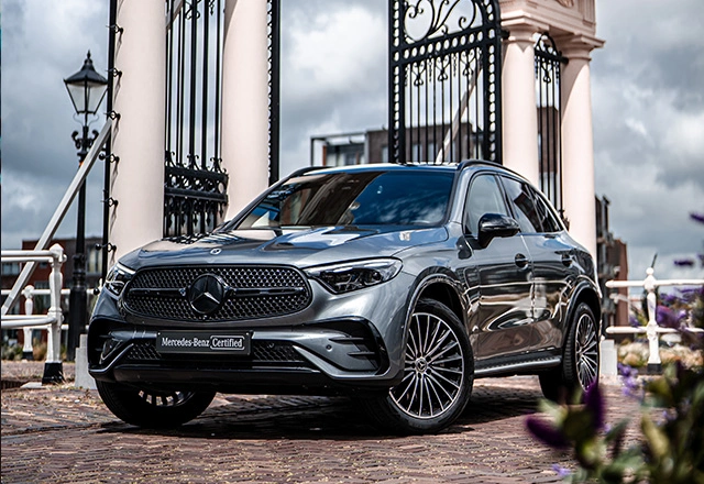 Foto van het voor zijaanzicht van de de Mercedes-Benz GLC