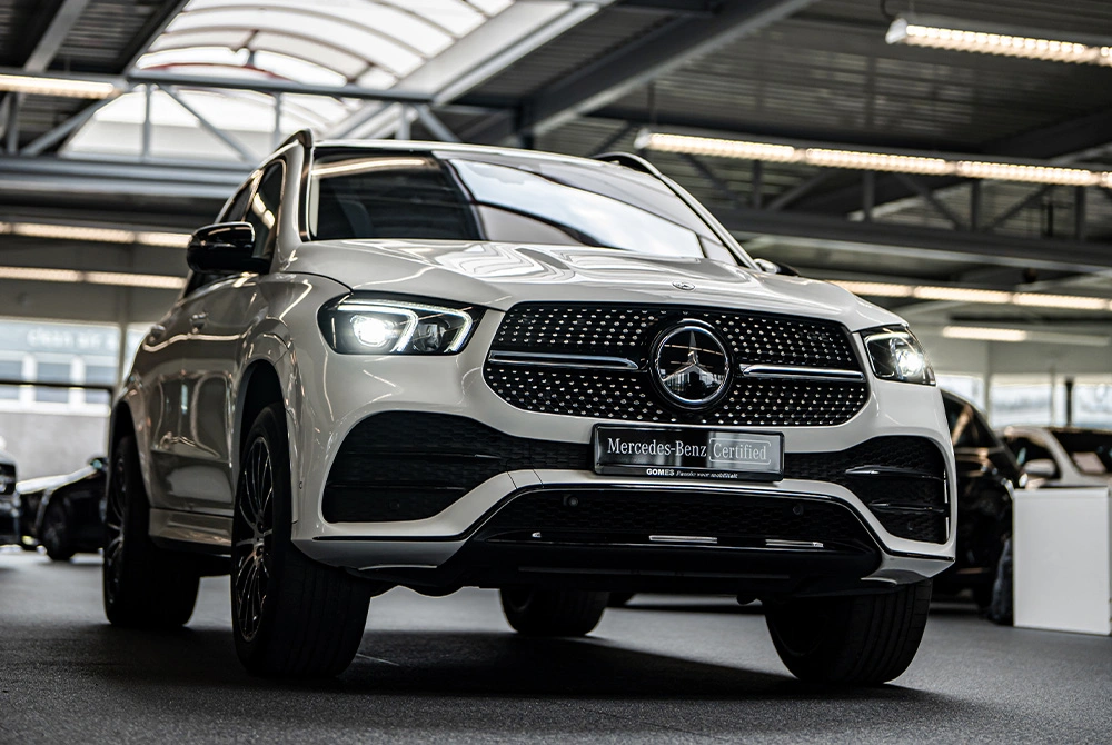 Foto van de voor zijkant van de Mercedes-Benz GLE