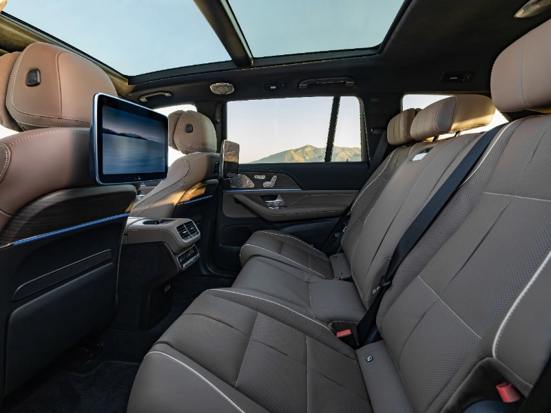 high-end rear seat entertainment van de gls (2026)