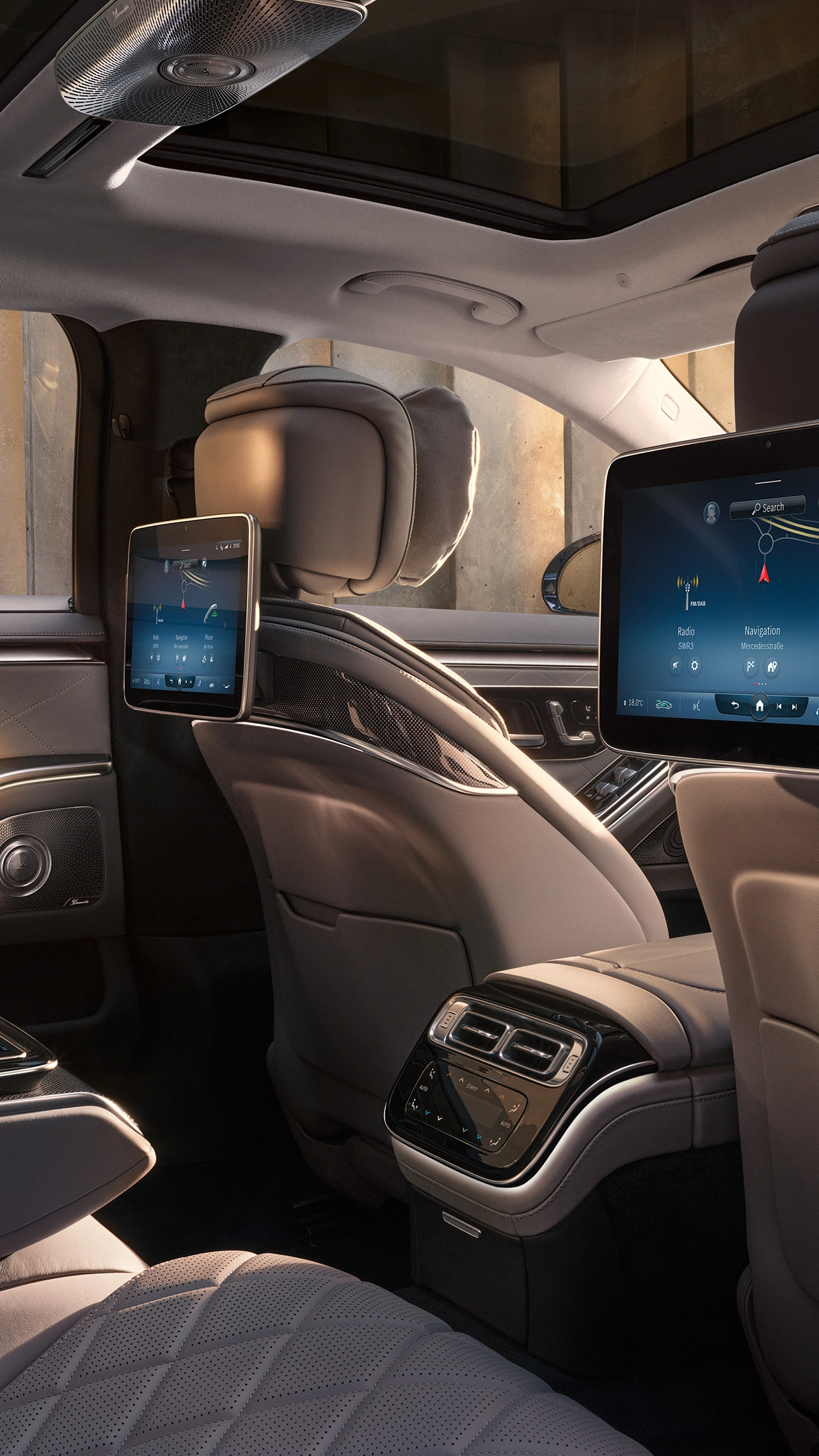 Foto van het voor zijaanzicht van de Mercedes-Benz S-Klasse