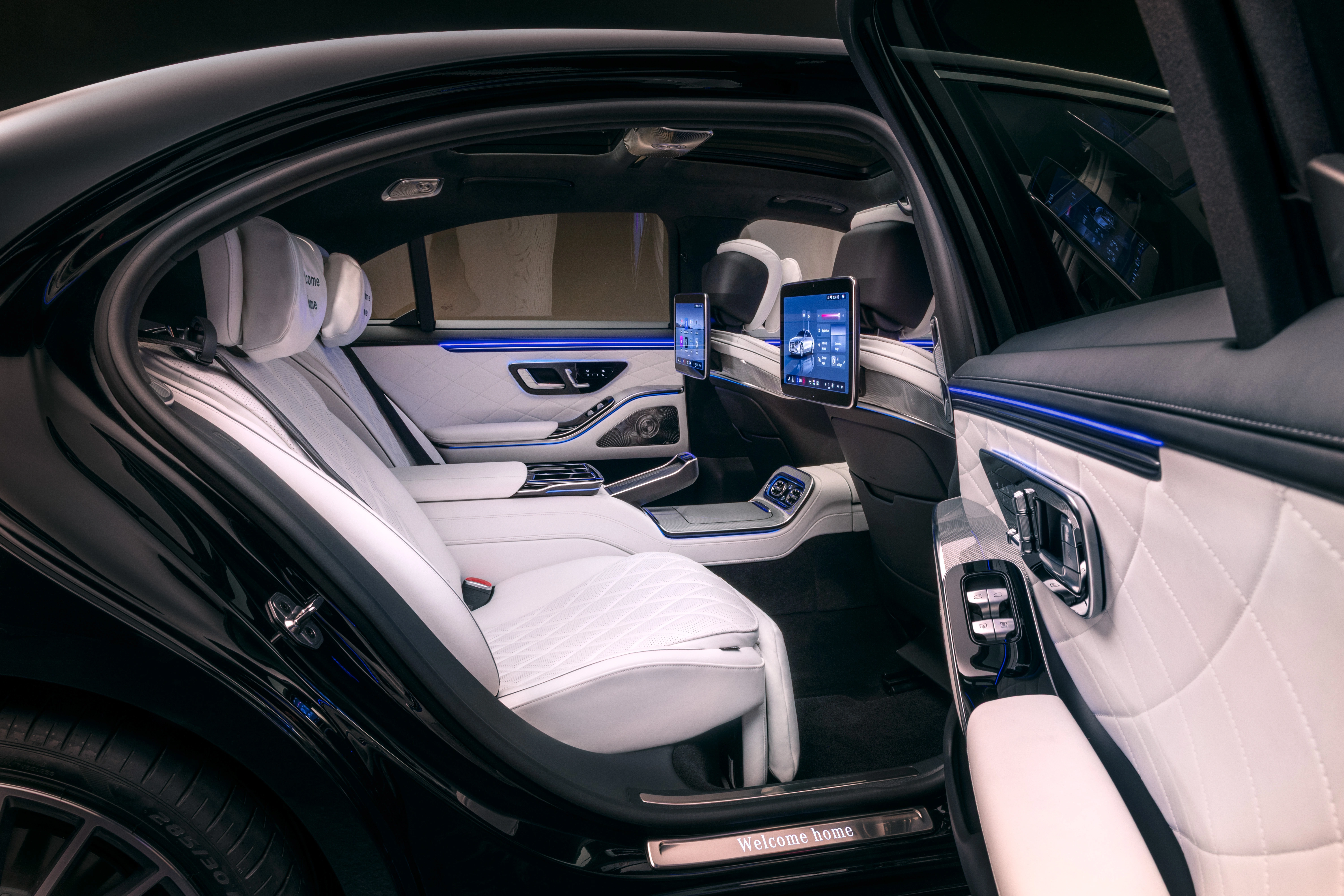 Detailfoto van het stiksel op de stoel in het interieur van de Mercedes-Benz S-Klasse