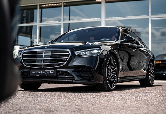 Voor zijaanzicht van de Mercedes-Benz S-Klasse