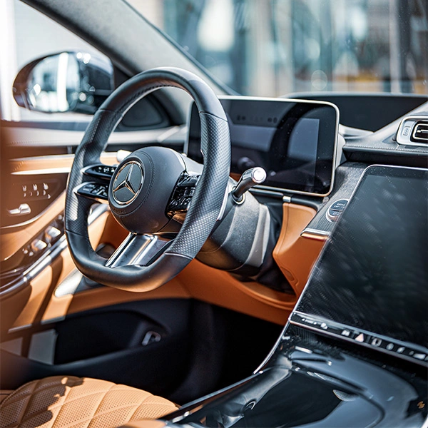 Interieurfoto rijdersdeel van de Mercedes-Benz S-Klasse