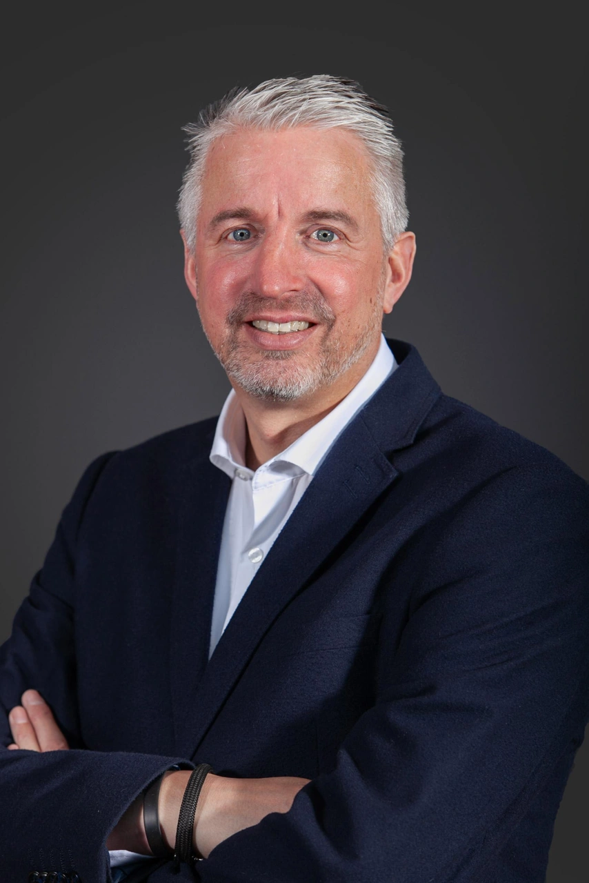 Foto van Marco Reijnders, directeur personenwagens en bedrijfswagens bij Gomes