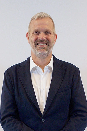 Foto van Bas Willemstijn, Vestigingsmanager Gomes trucks in Warmenhuizen